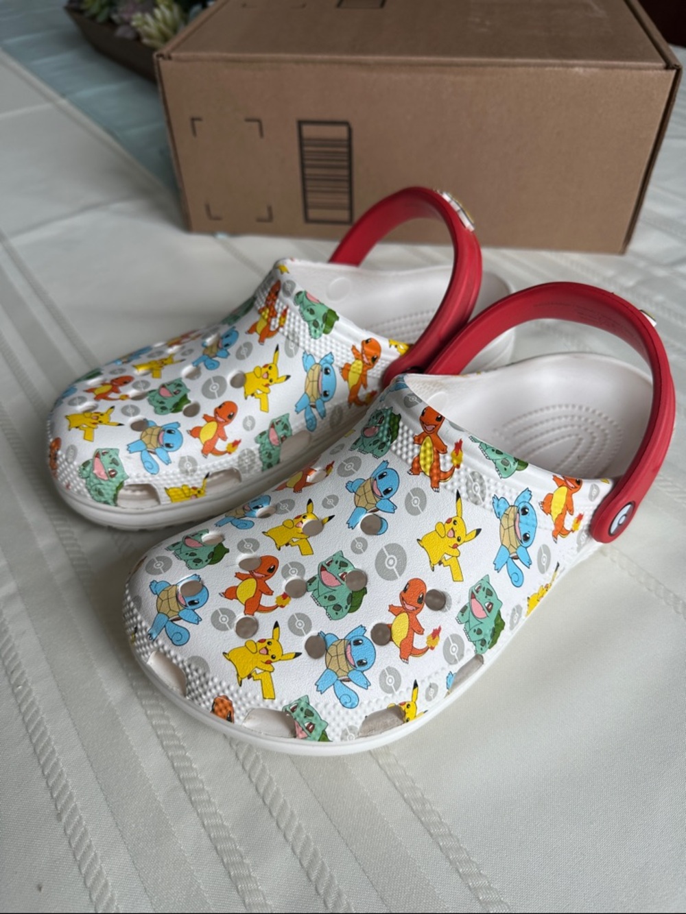 CROCS Kids White Colorful Pokémon Print, size 6Y